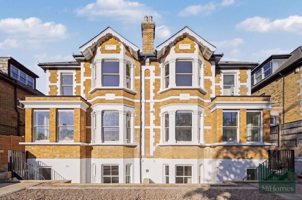 3-bed flat on Colney Hatch Lane, London, N10, £900,000