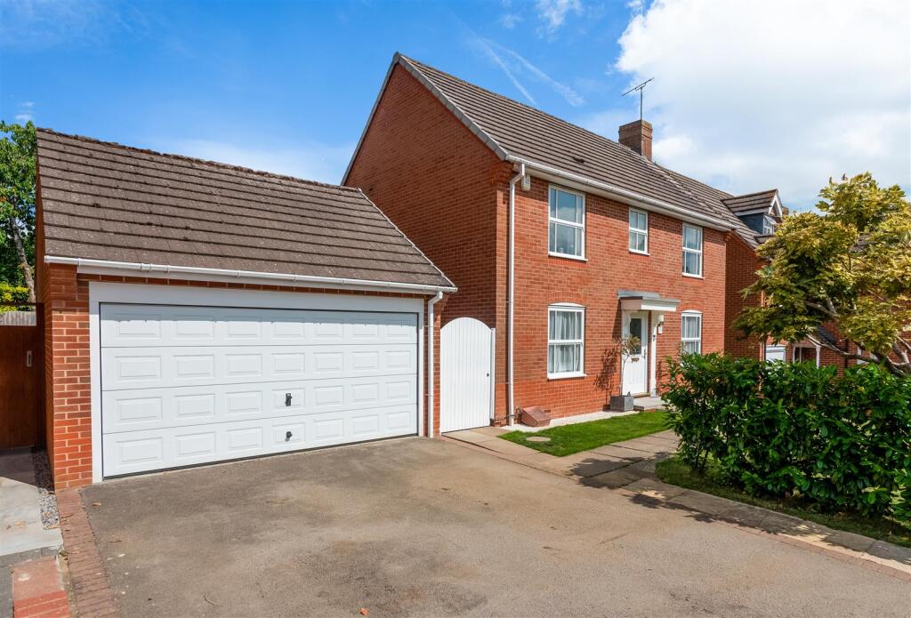 4-bed detached on Hawthorn Way, Shipston-on-Stour, £587,500