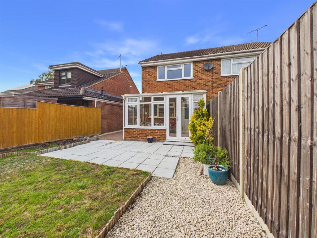 House in Aylesbury, Buckinghamshire - More