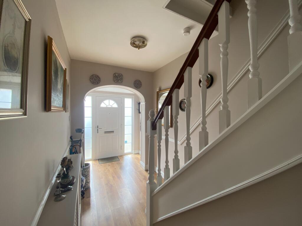 Coombes Road, London Colney, AL2 - View 4