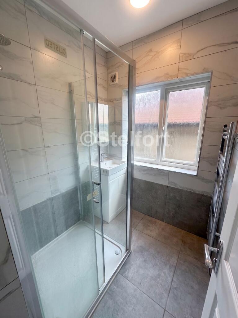 House in London - View 5