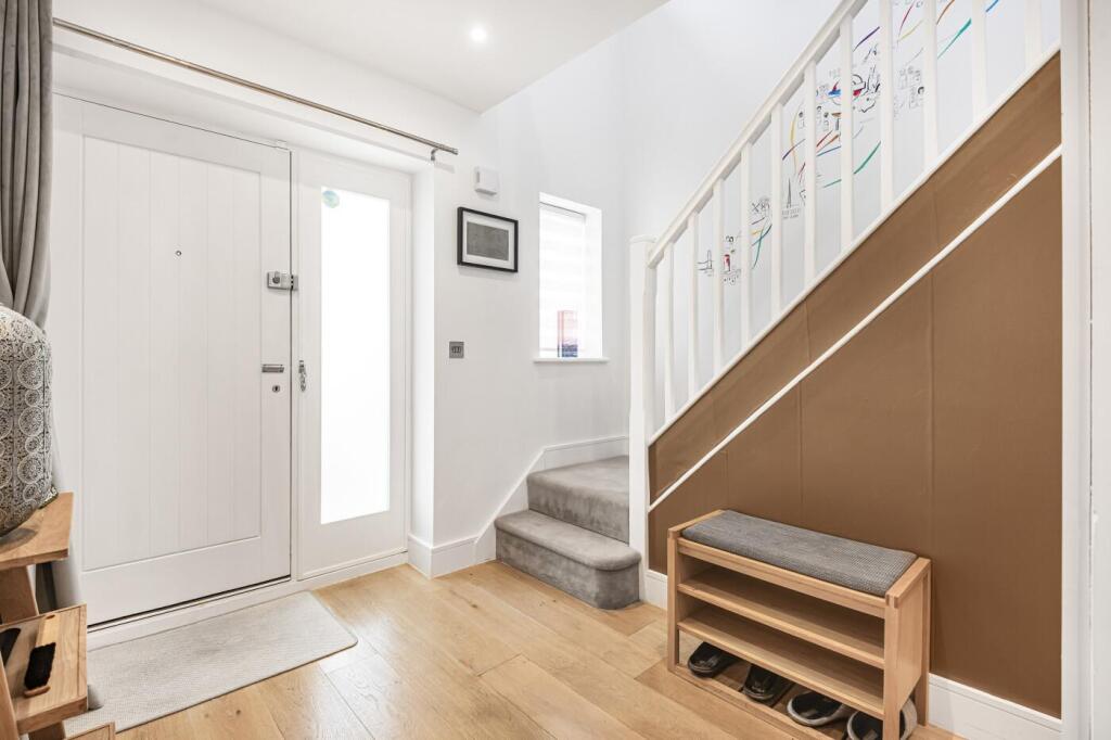 Flint Close, Rotherfield Greys, Henley-On-Thames - View 6