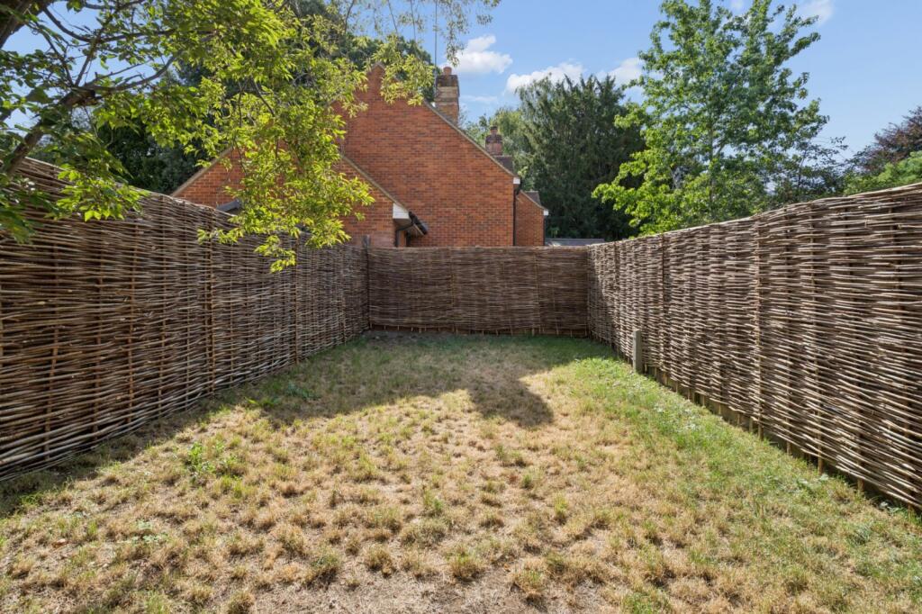 House in Sonning, Wokingham - More