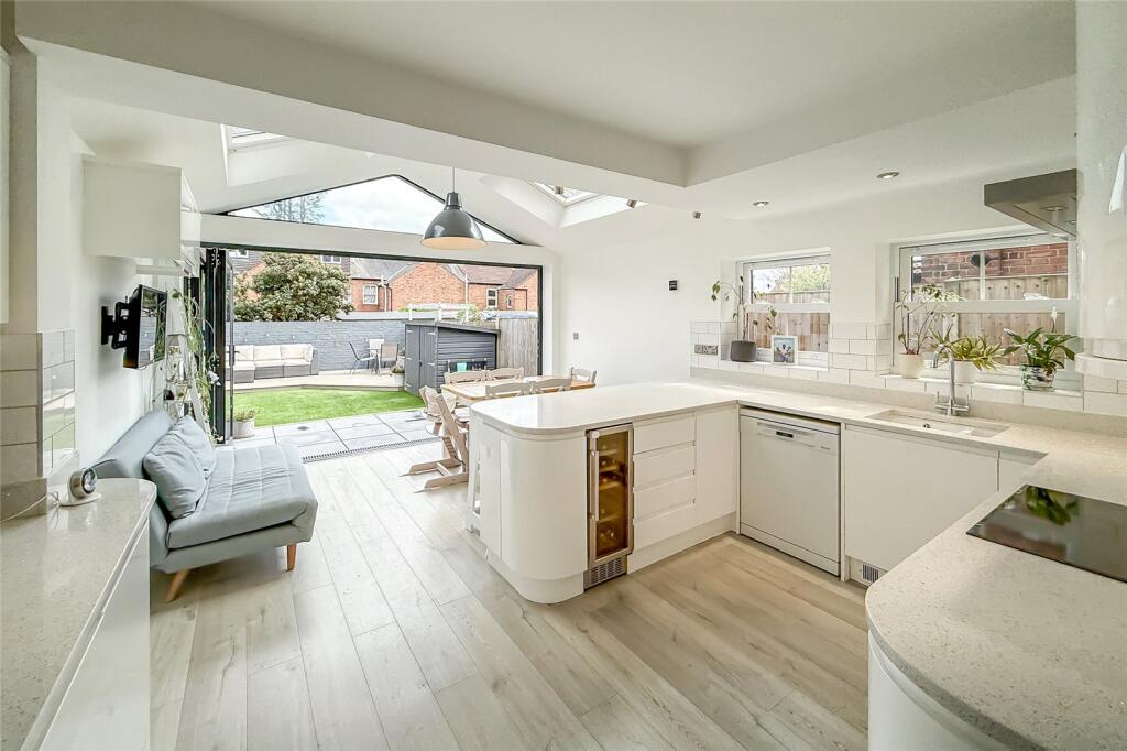 Woodstock Road South, St. Albans, Hertfordshire, AL1 photo 2