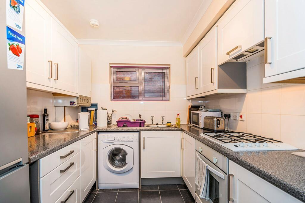 Apartment in Sutton - View 2