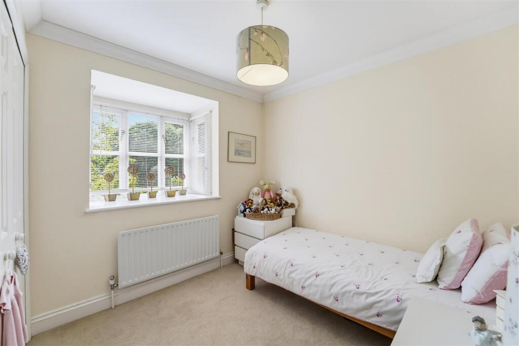 Little Common Lane, Bletchingley, Redhill - More