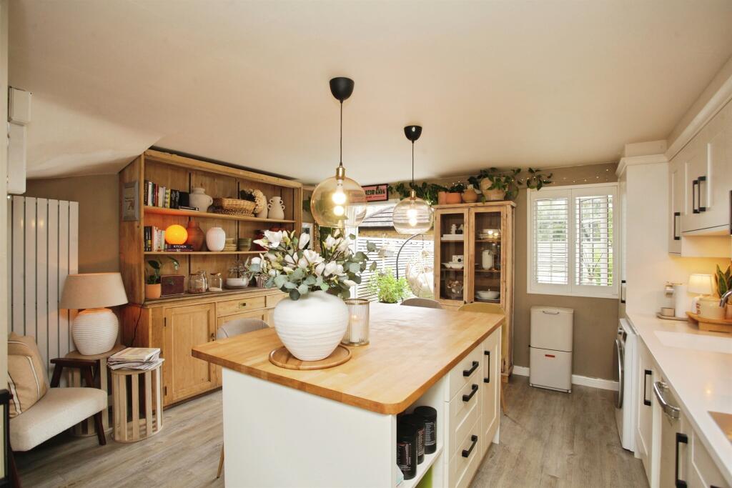 House in Rugby, Warwickshire - View 2