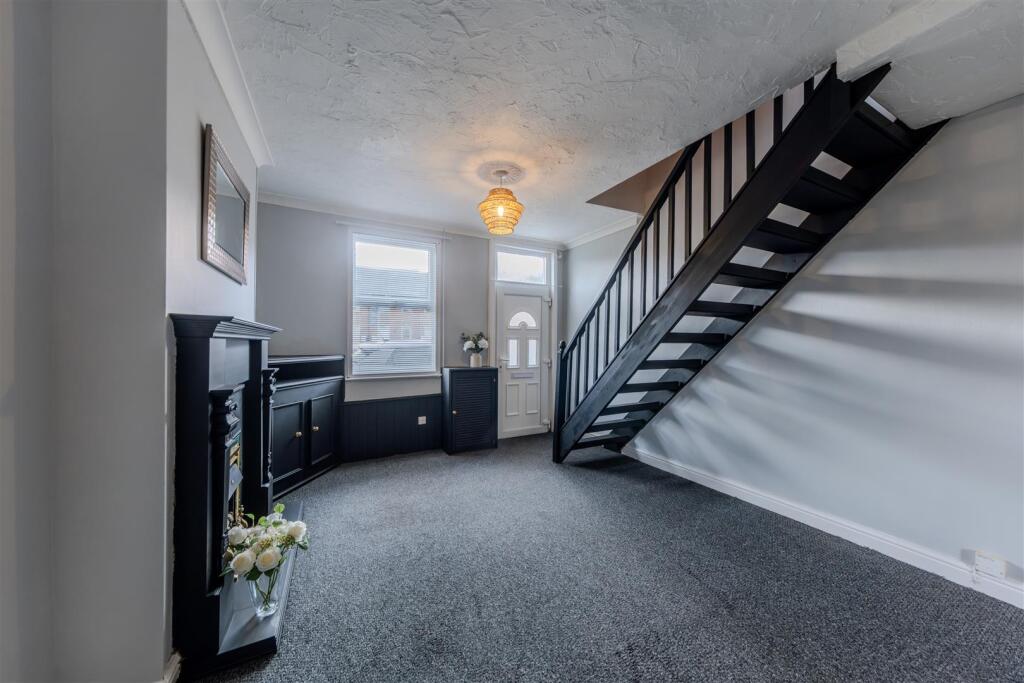 House in Middlewich, Cheshire East - More