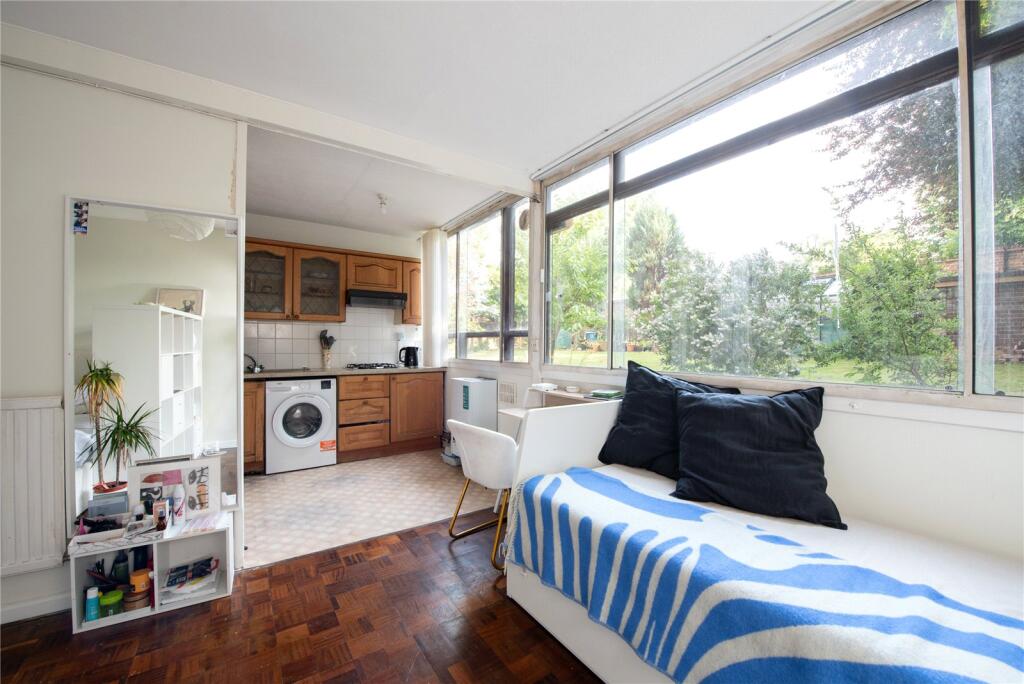 Studio flat on Haverstock Hill, London, NW3, £205,000