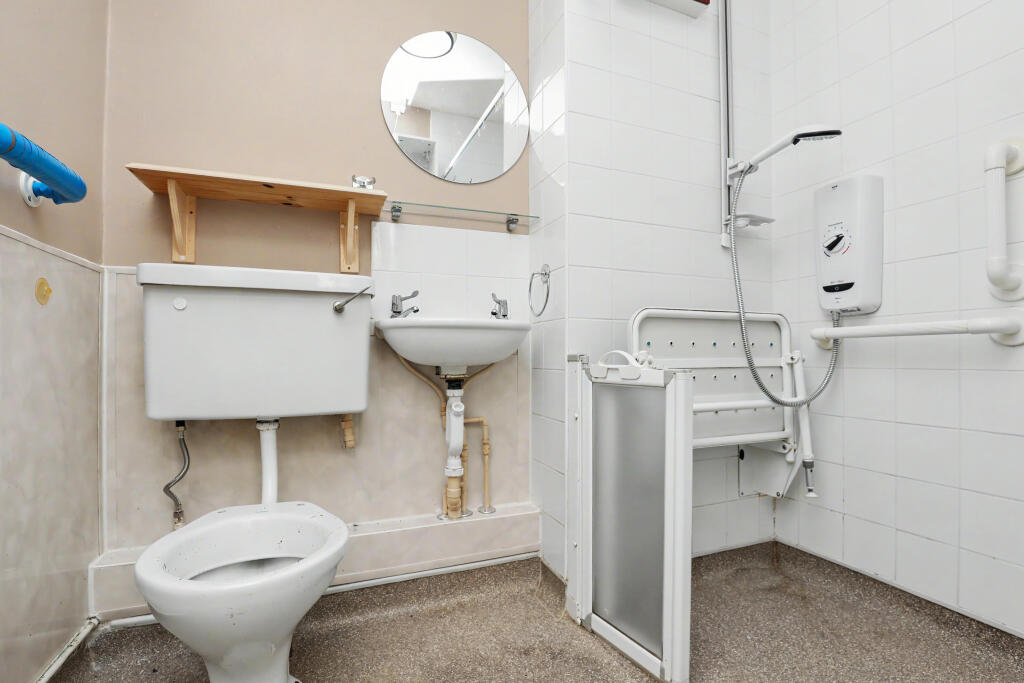 Apartment in Preston - View 5