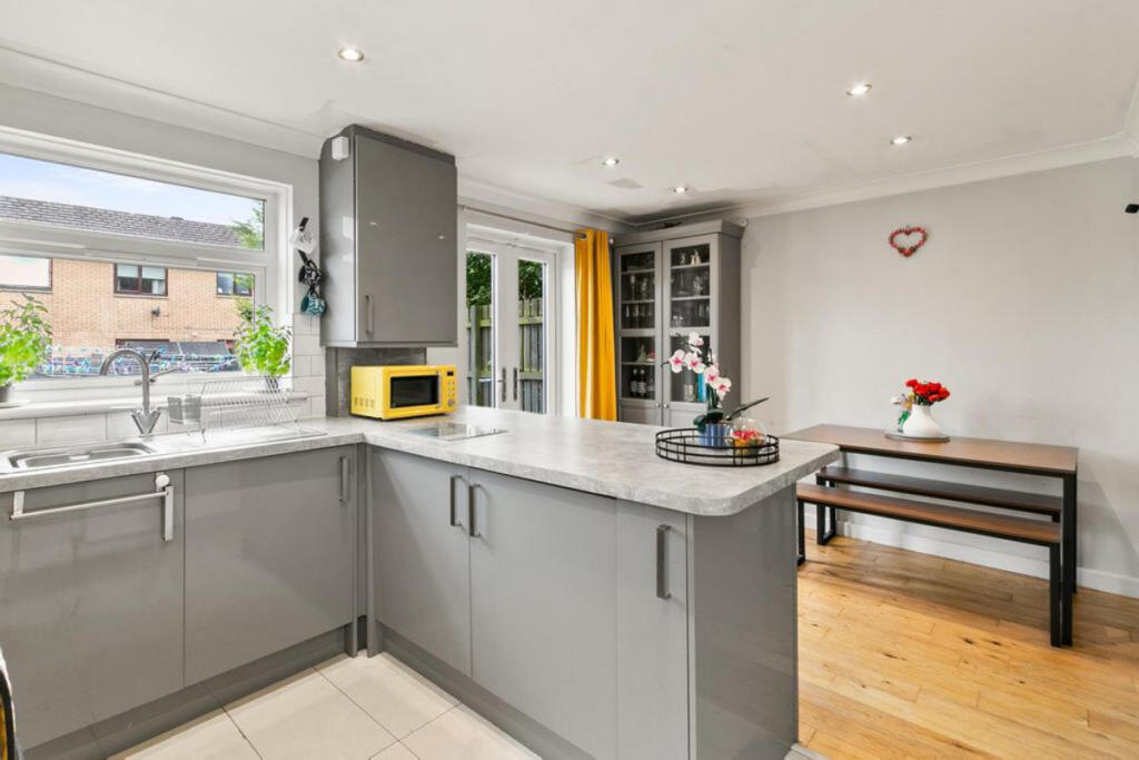 House in Glasgow, Southpark Village, Darnley - More