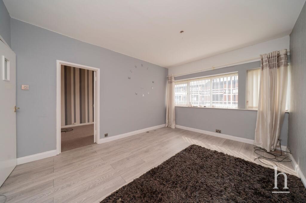 Woodchurch Road, Birkenhead, CH42 photo 2