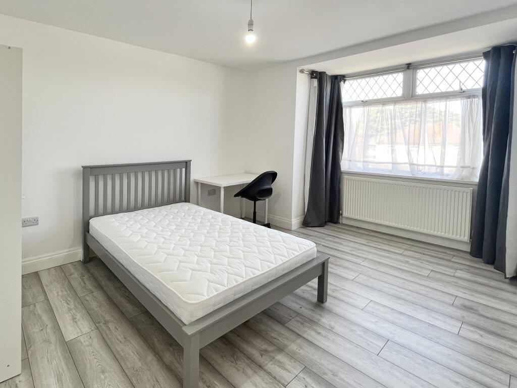 4 bedroom end of terrace house for rent