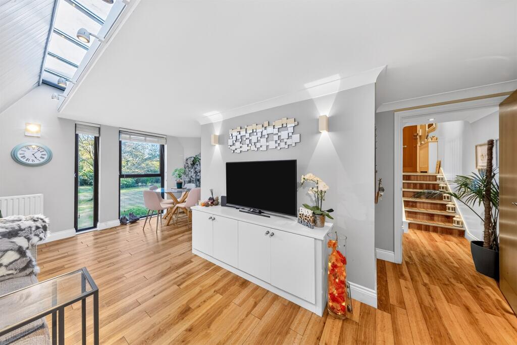 Apartment in London - View 5