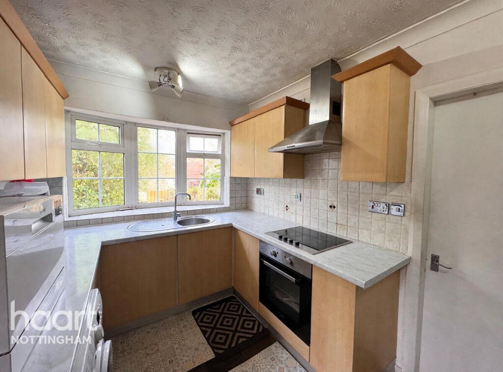 House in Gedling, Carlton - More