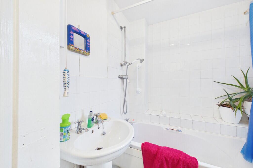 15 Wilson Street, Kendal, Cumbria, LA9 7DR photo 4
