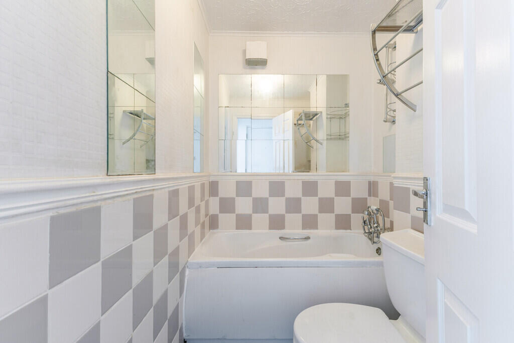 Apartment in Watford - View 5