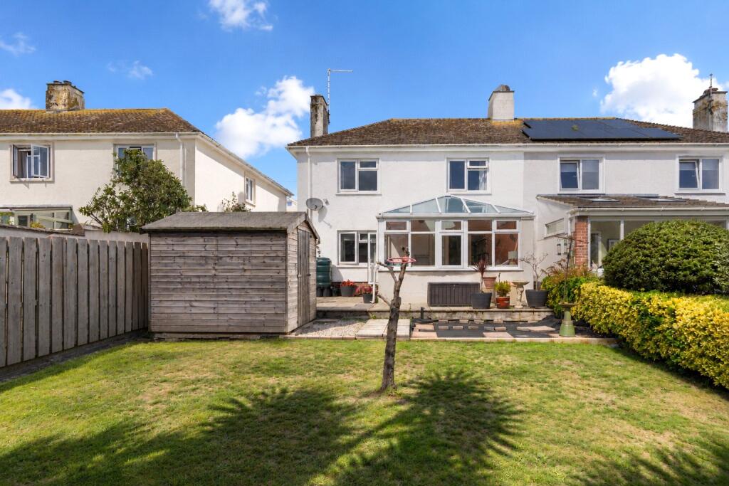 3 bedroom semi detached house in Penzance, driveway, parking