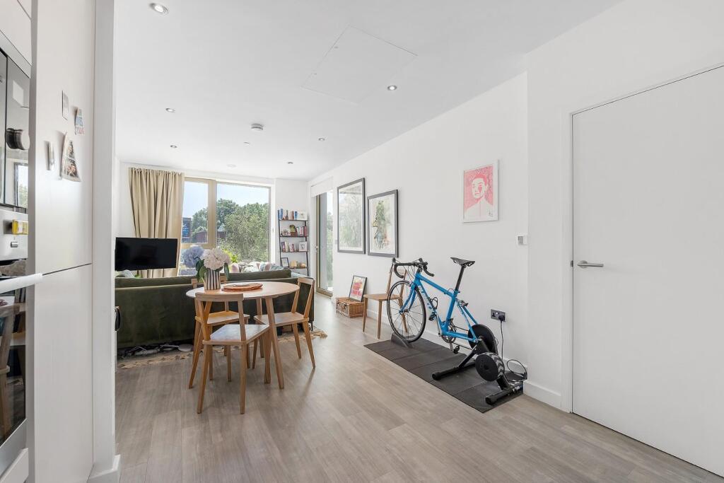 Apartment in London - More