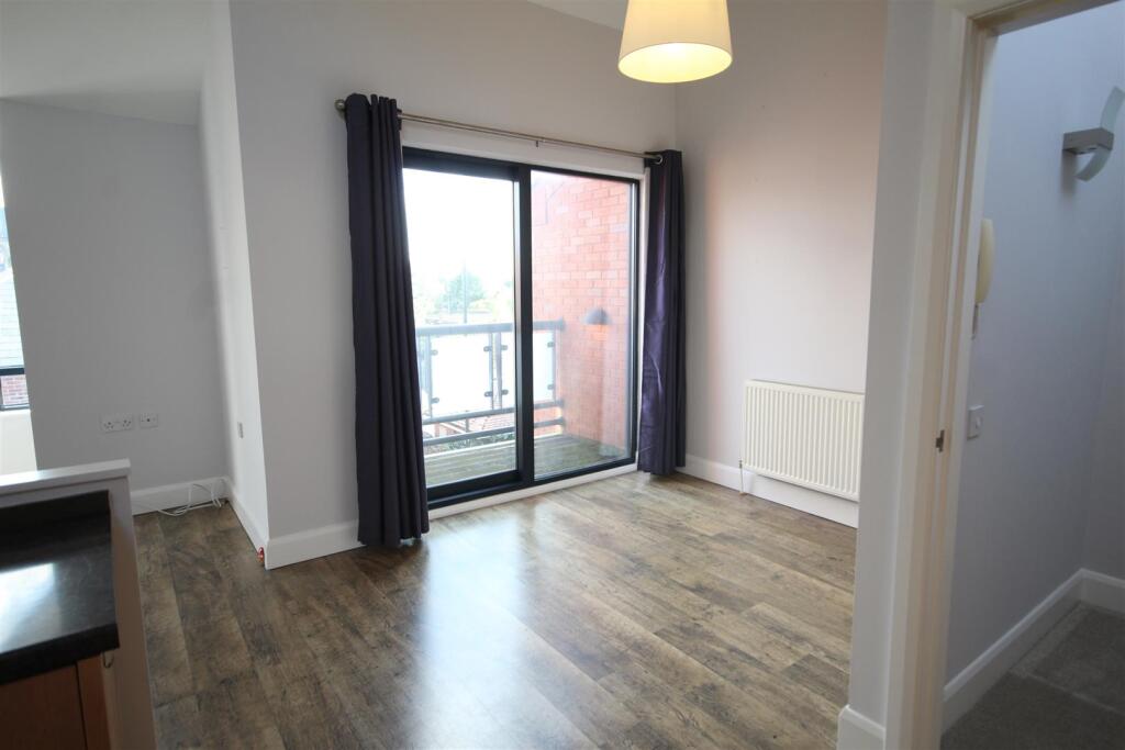 House in Hull - View 4