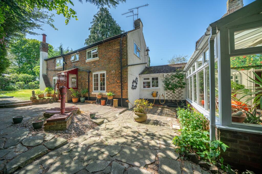 Main image of property: Common Road, Kensworth, LU6