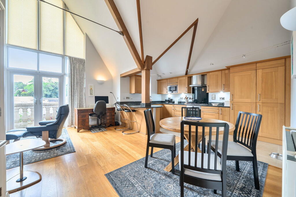 Apartment in Winchester, Hampshire - View 4