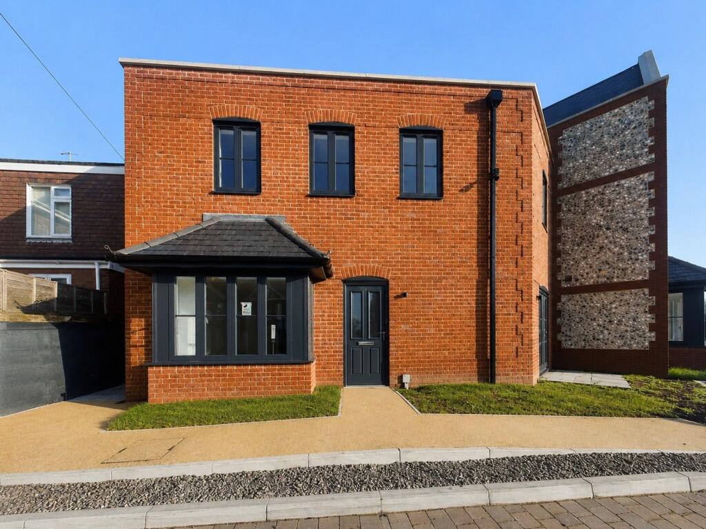 Main image of property: Sompting, Lancing, BN15 0FE