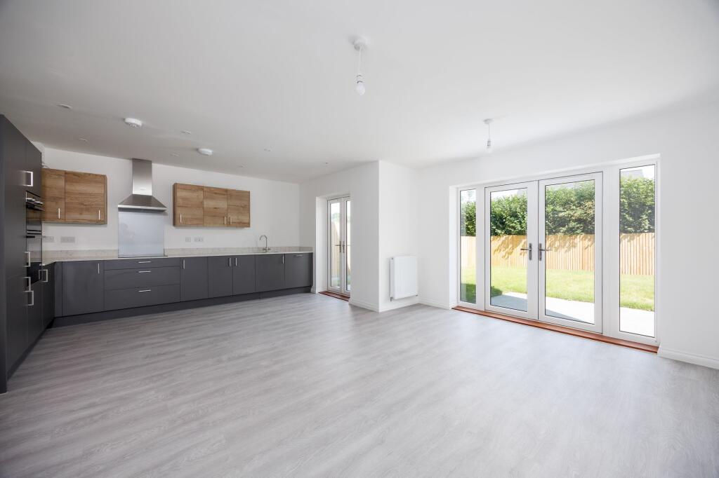 Oak Park Place, Newick, BN8 photo 2