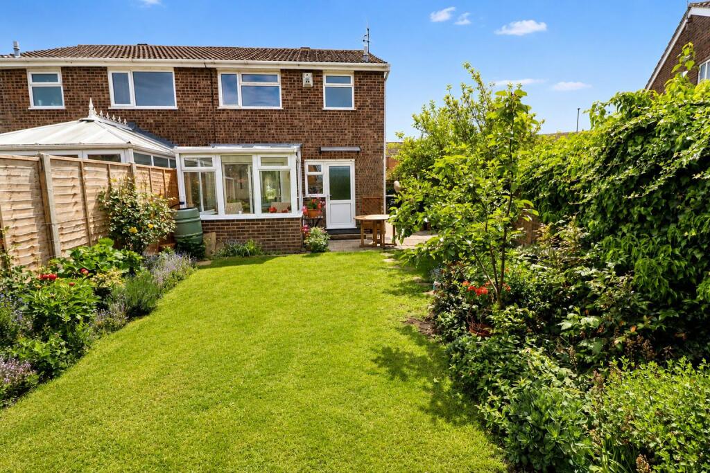 Farnham Drive, Rushden, NN10 9JW photo 4