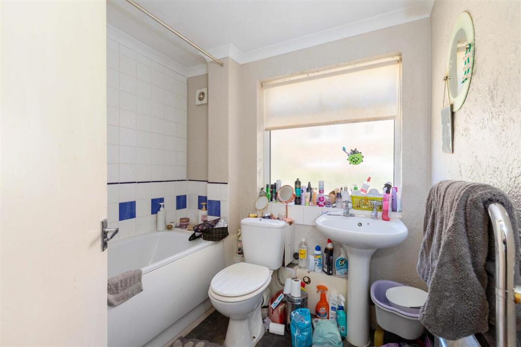 Apartment in Maidenhead, Bath Court, St Marks - View 4