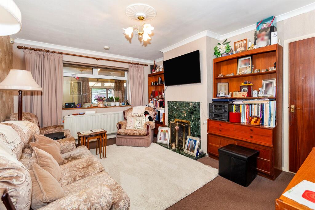 Knolton Way, Slough photo 3