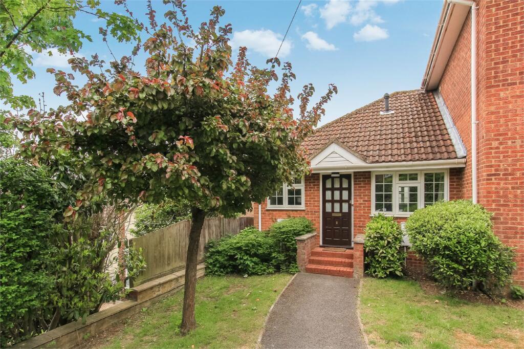 Main image of property: Flat 2, Highview Court, 130 Eskdale Avenue, Chesham, Buckinghamshire, HP5