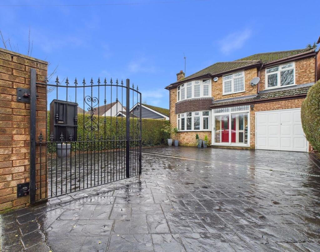 4-bed detached on Cannock Road, Westcroft, WV10 , £440,000