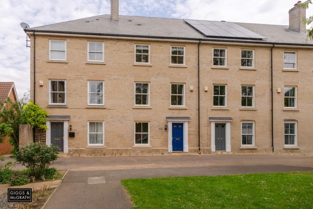 Main image of property: South Park Drive, Papworth Everard, Cambridge, Cambridgeshire, CB23 3LQ