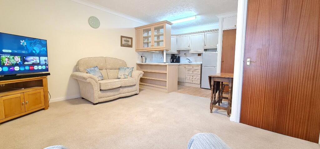 Rayleigh Road, Eastwood, Essex, SS9 photo 4