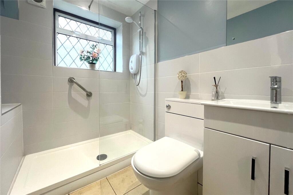 Courtenay Road, Farnham, Surrey, GU9 - View 6