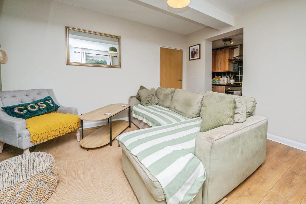 71 Cherry Orchard, Kidderminster, DY10 photo 3