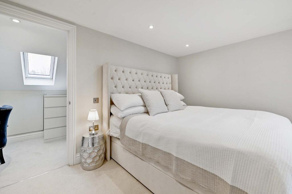 Newell Green, Warfield, Bracknell, Berkshire - More