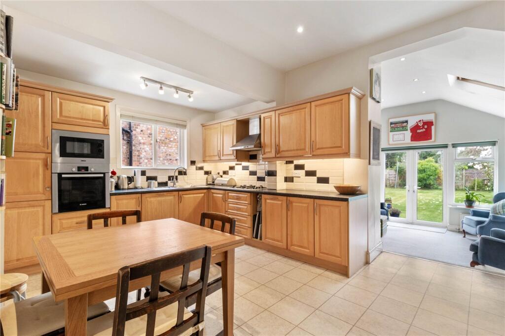 Broom Road, Hale, Altrincham, Greater Manchester, WA15 photo 4