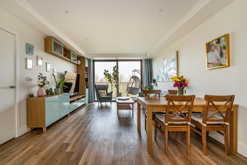 Main image of property: 36 Knaresborough Drive, London, SW18