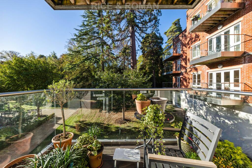1-bed house on Lynwood Village, Ascot, £335,000