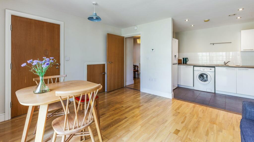 Apartment in London - More