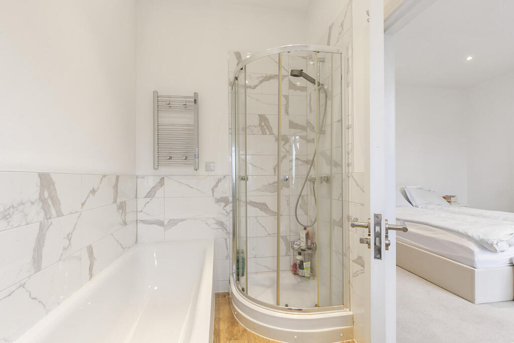 Apartment in London - View 5