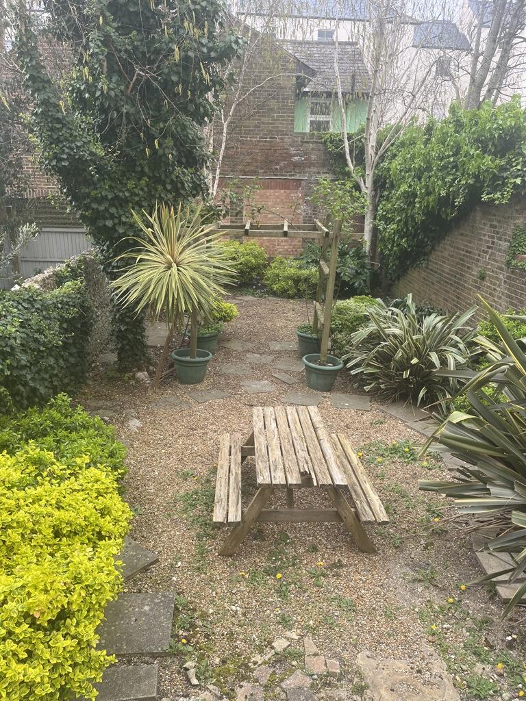 Photo 3