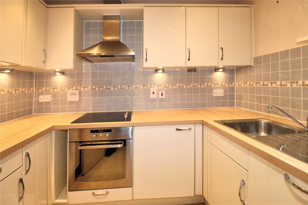 Apartment in Woking, Surrey - View 4