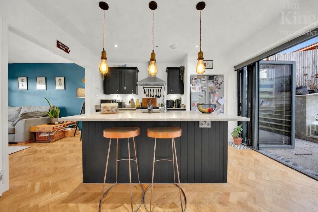 Main image of property: Sewardstone Gardens, Chingford, E4