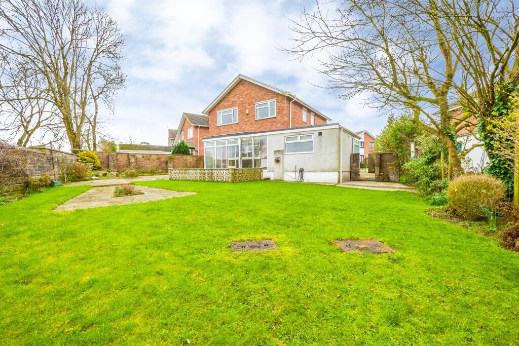House in Cowbridge, Llanblethian - View 4