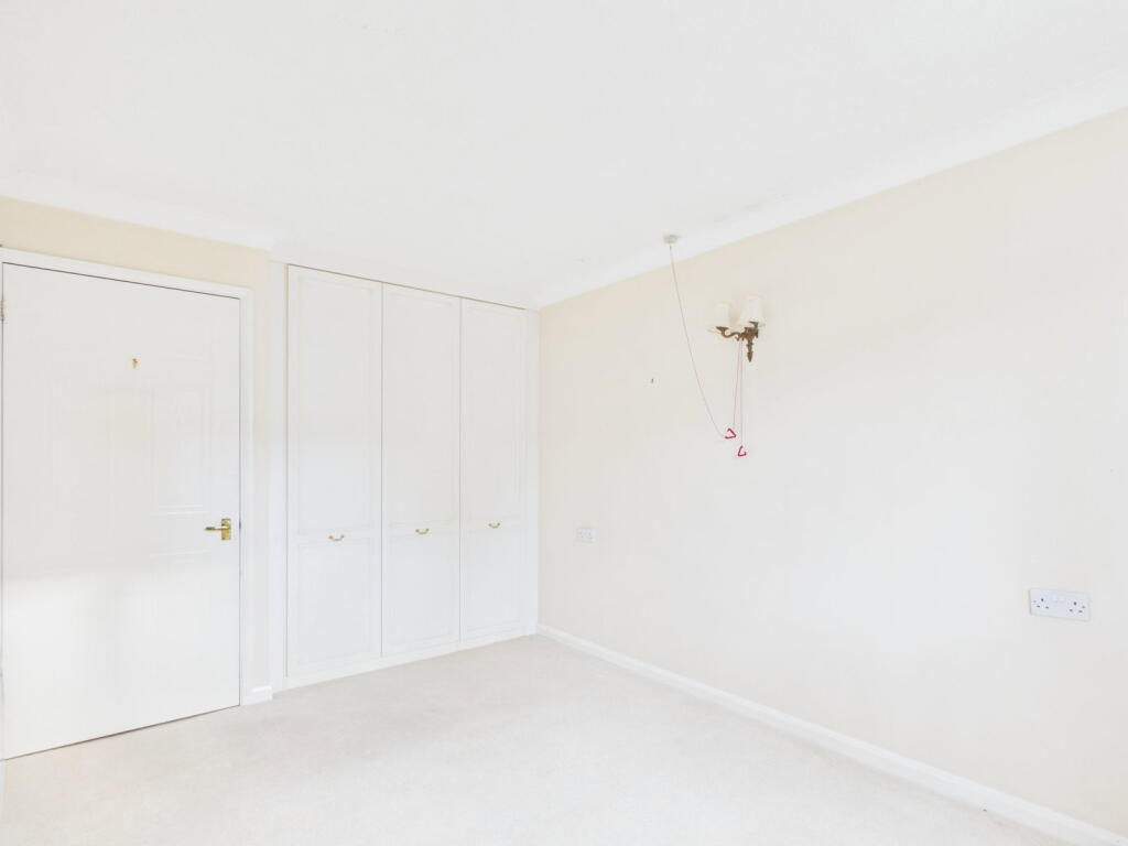 Apartment in Worthing, West Sussex - More