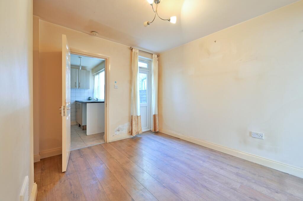 House in Harrow - View 4