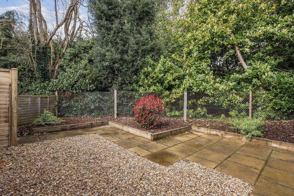 Netherwood Close, Midhurst photo 4